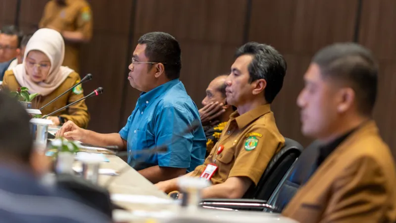 image of several participants from left angle 